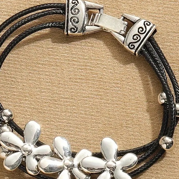 Black and Silver over Alloy Floral Leather Bracelet NEW - Picture 2 of 3